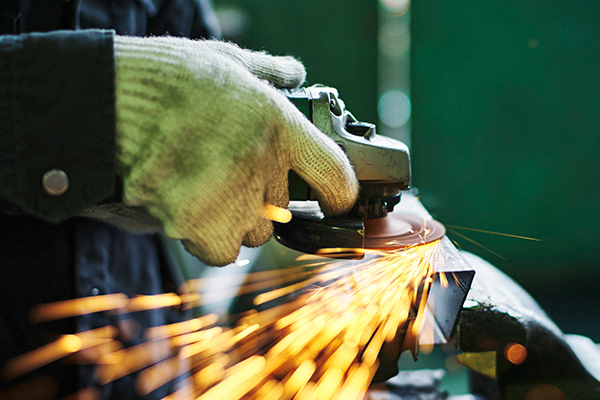 ドイツ製金属加工機器を納品いたしました。