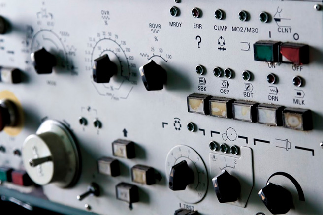 小ロット30個の金属部品。曲げ・溶接等の加工を行いました。